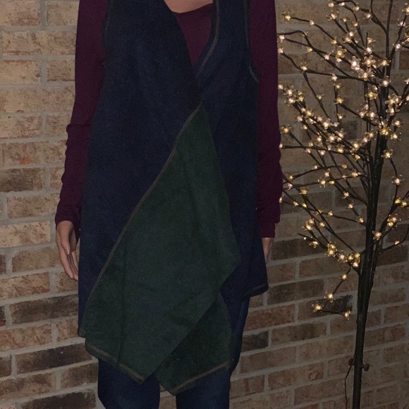 LAST CHANCENavy & Green Color Block Fleece Vest - Picture 2 of 5